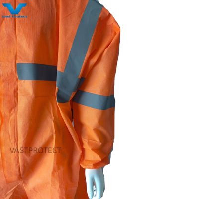 Accepté OEM Type 5 6 PPE industriel Orange SMS combinaisons jetables avec ruban réfléchissant