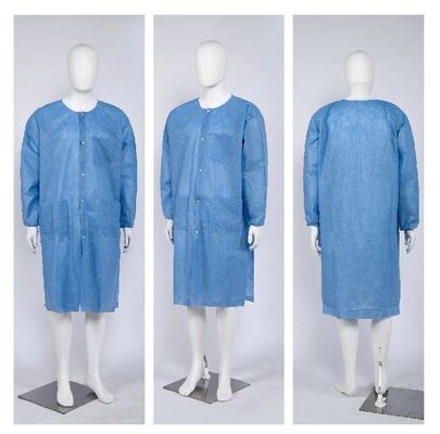 Un manteau de laboratoire jetable en SMS PP non tissé pour médecins infirmières de professionnels