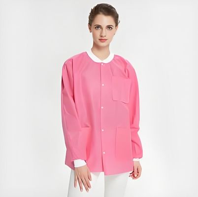 Un manteau de laboratoire jetable en SMS PP non tissé pour médecins infirmières de professionnels