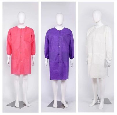 Manches à poignet tricotées SMS Lab Coat avec structure avant ouverte et poches boutonner