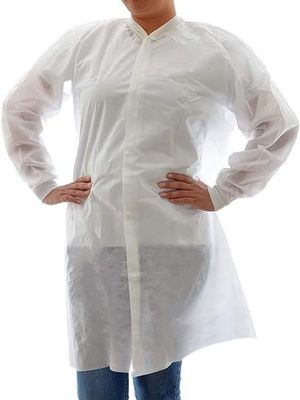 Des manteaux de laboratoire jetables blancs sans poches pour protéger les visiteurs