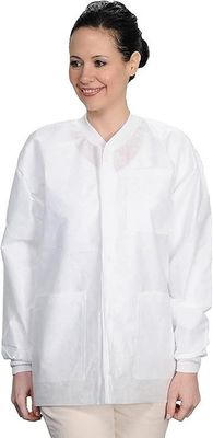 Un manteau de laboratoire jetable en polypropylène à double col, résistant à la poussière et blanc respirable
