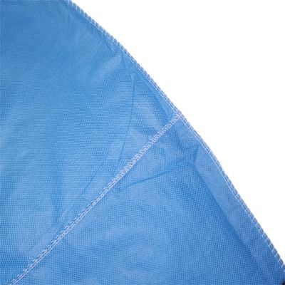SMS Vêtement isolant jetable en tissu non tissé bleu avec matériau doux Taille M/L/XL