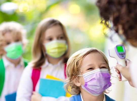 Masque facial jetable sans stérilisation à 3 couches à boucle d'oreille pour enfants adolescents 14,5*9,5 cm
